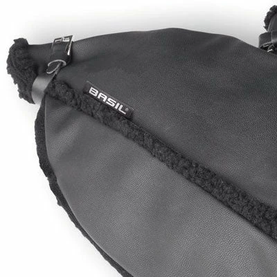 Manchons Basil Noirs En Cuir Végétal Sur Guidon Vélo – Image 5